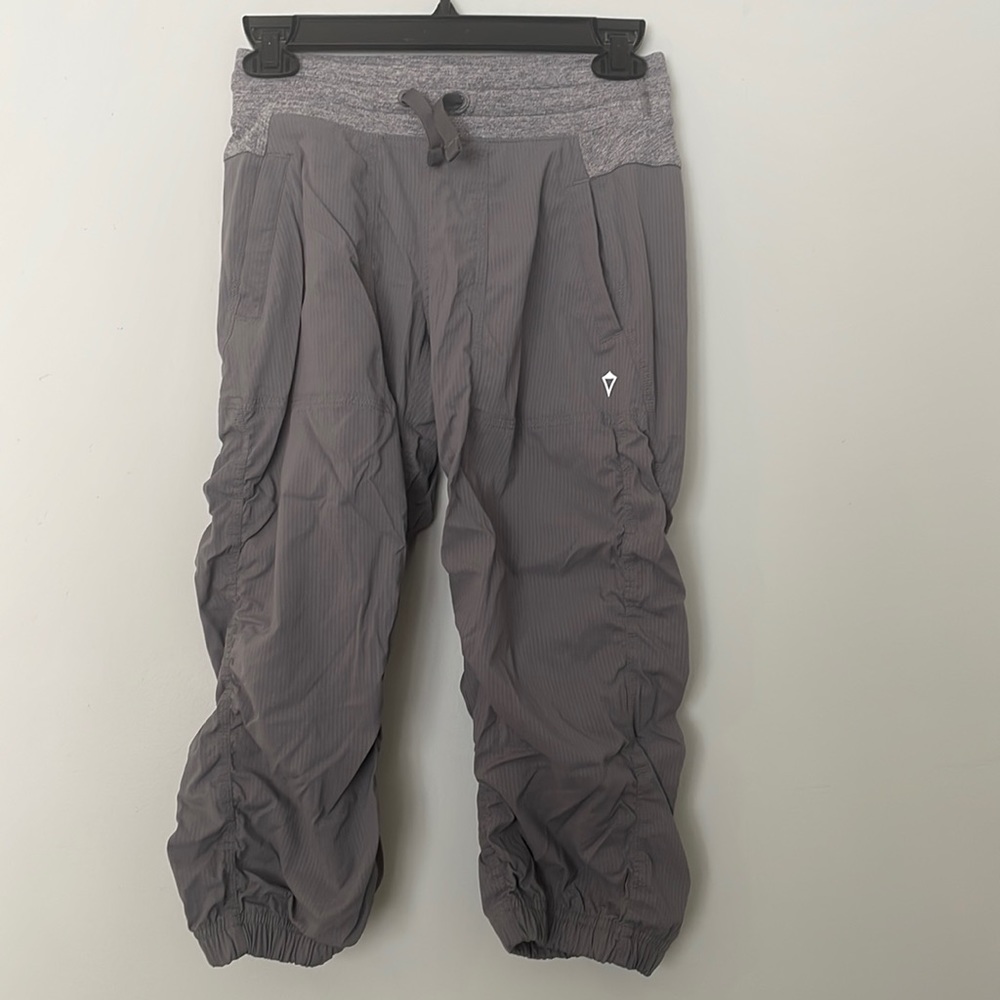 Ivivva Grey Slouch Crops size 12